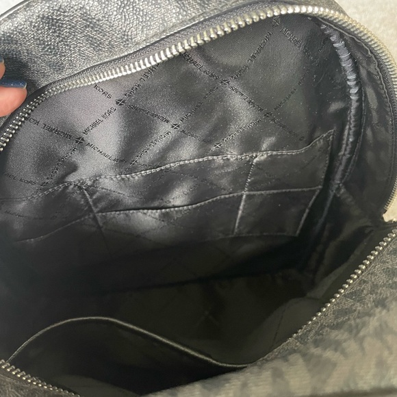 Michael Kors large back pack - Picture 3 of 7